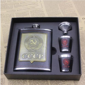 Bộ bình đựng rượu kiểu Liên Xô khắc chữ CCCP